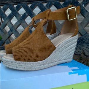 Tan wedges